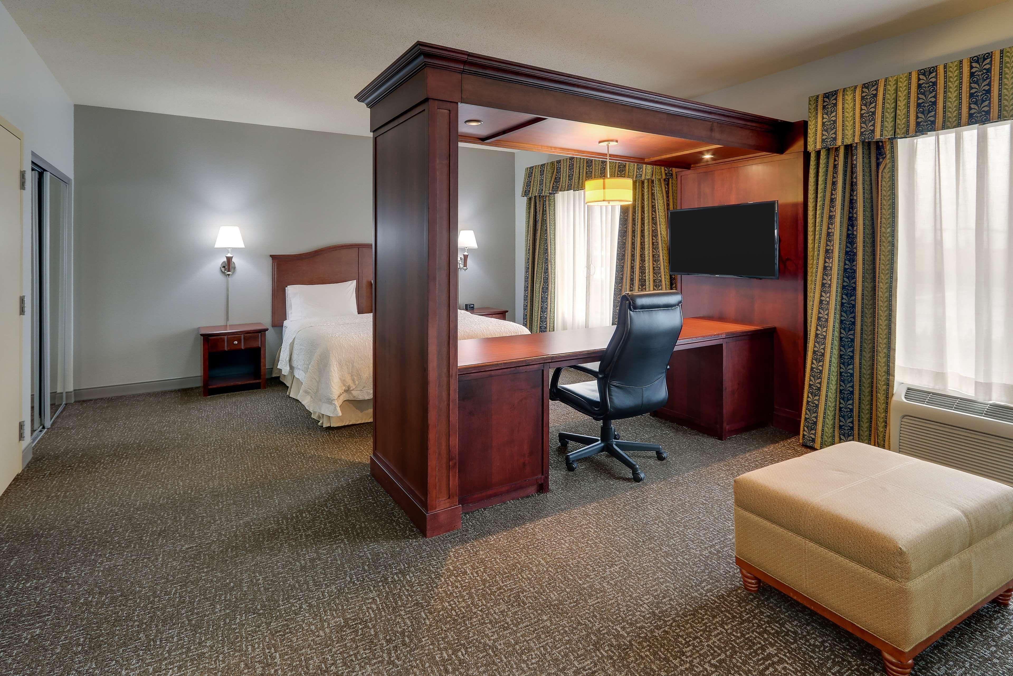 Hampton Inn & Suites Indianapolis-Airport Eksteriør bilde