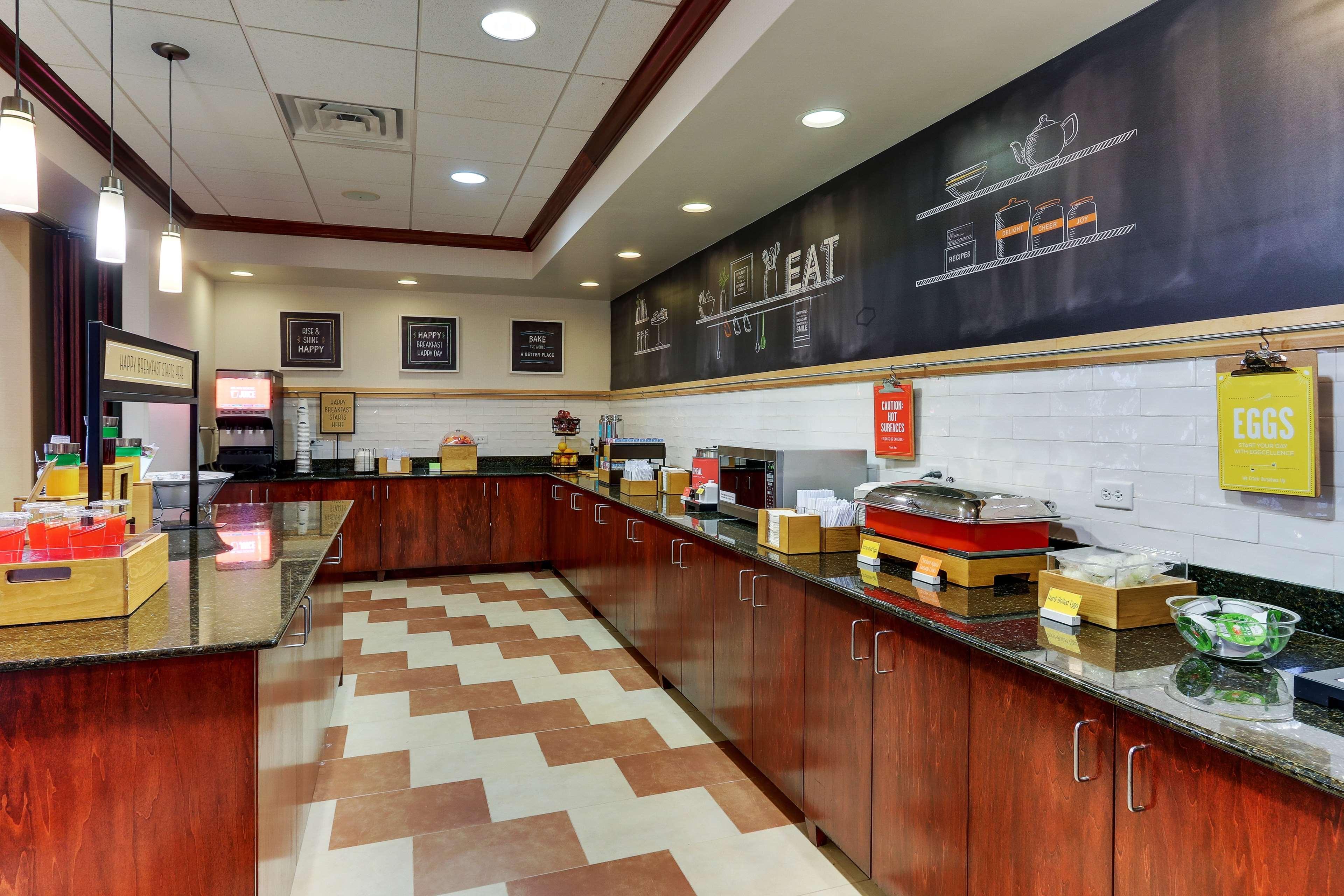 Hampton Inn & Suites Indianapolis-Airport Eksteriør bilde