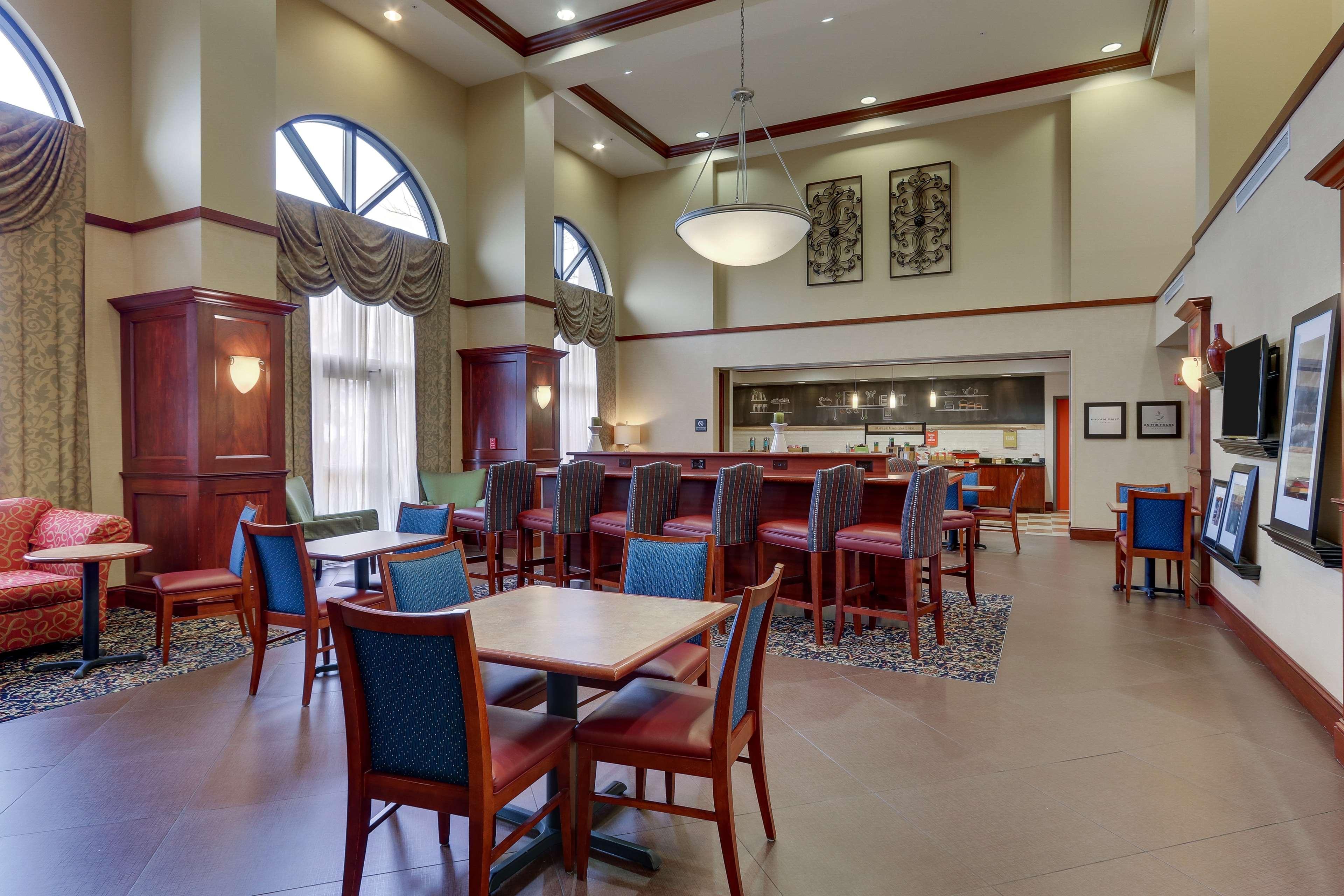 Hampton Inn & Suites Indianapolis-Airport Eksteriør bilde