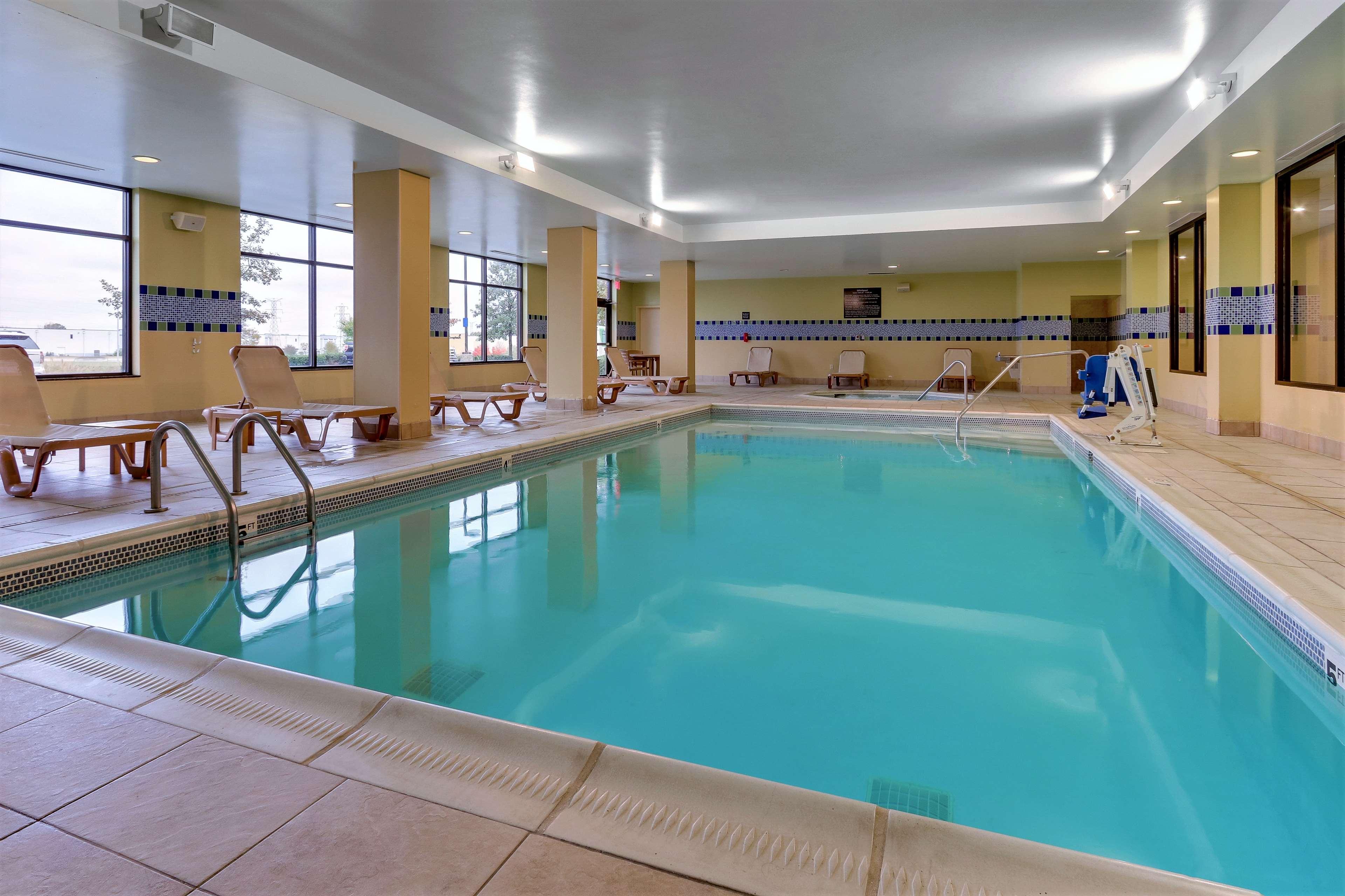 Hampton Inn & Suites Indianapolis-Airport Eksteriør bilde