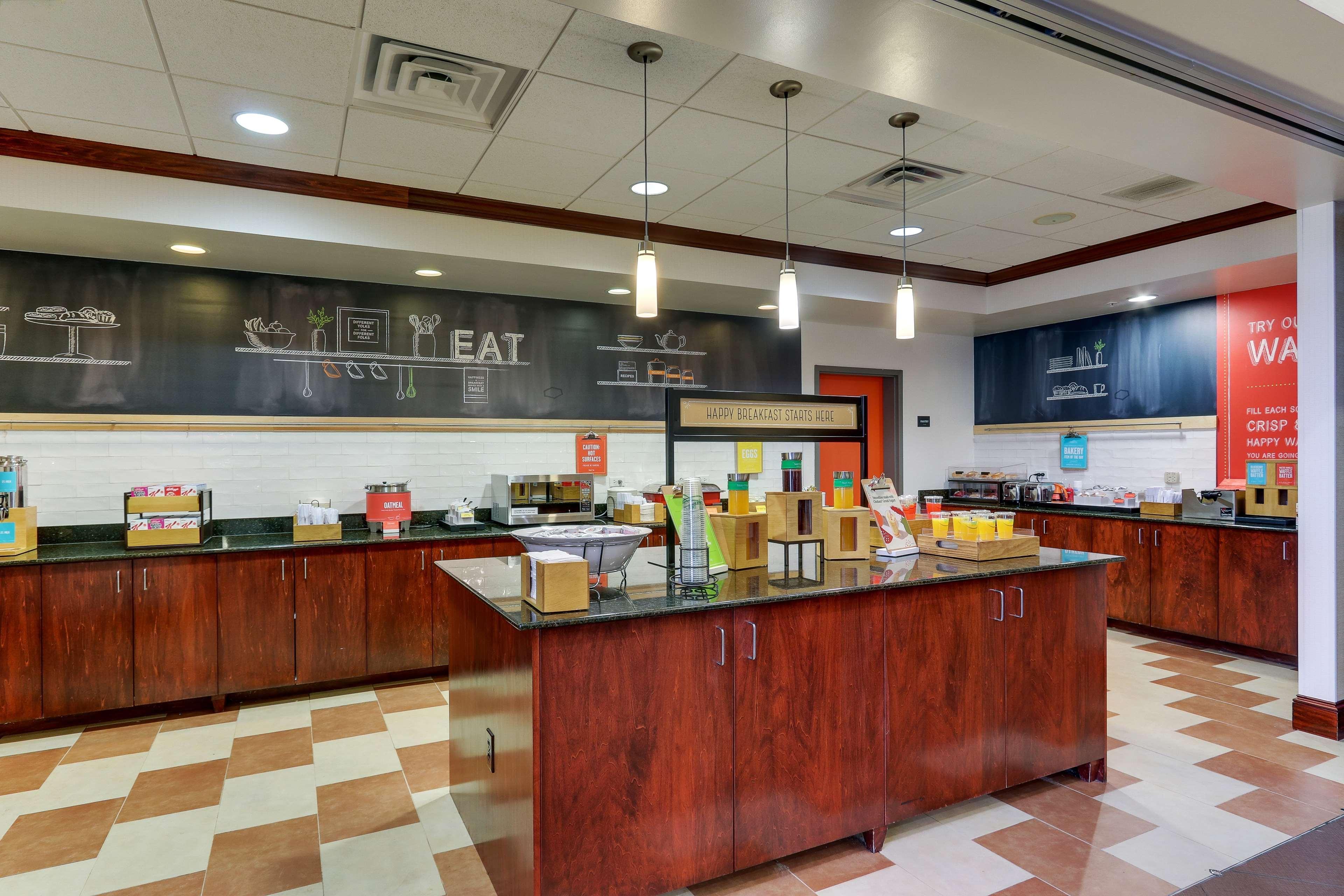 Hampton Inn & Suites Indianapolis-Airport Eksteriør bilde