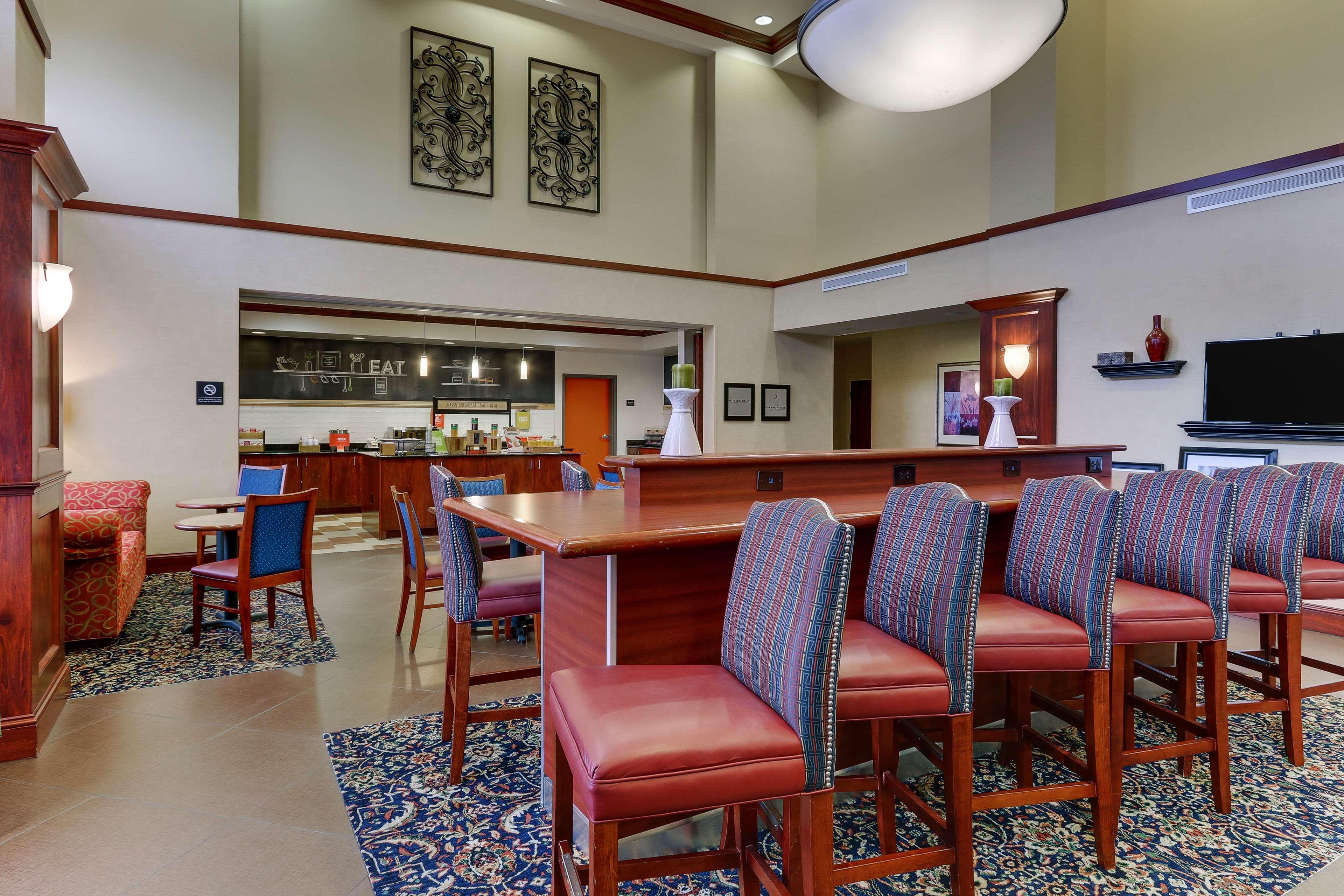 Hampton Inn & Suites Indianapolis-Airport Eksteriør bilde