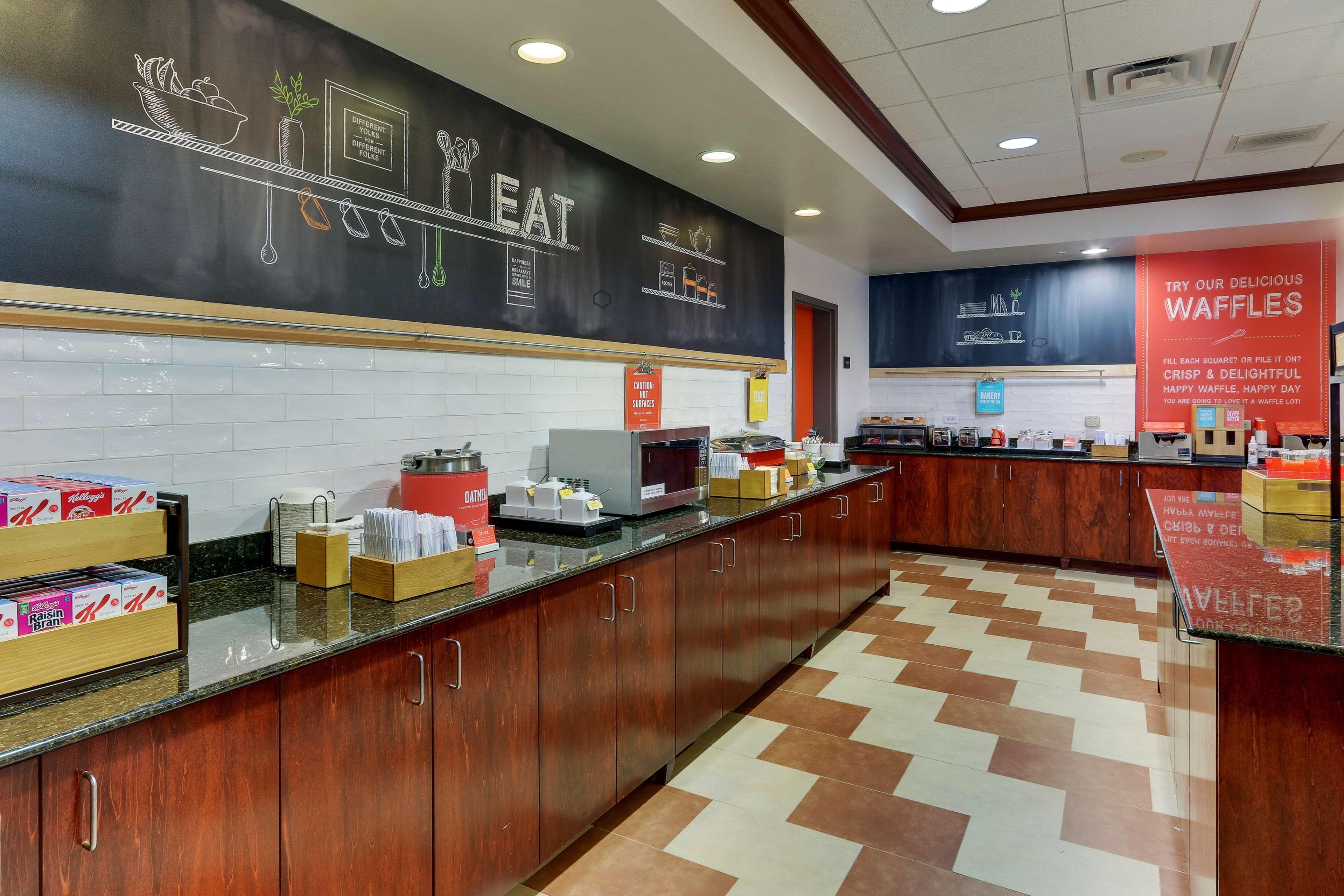 Hampton Inn & Suites Indianapolis-Airport Eksteriør bilde