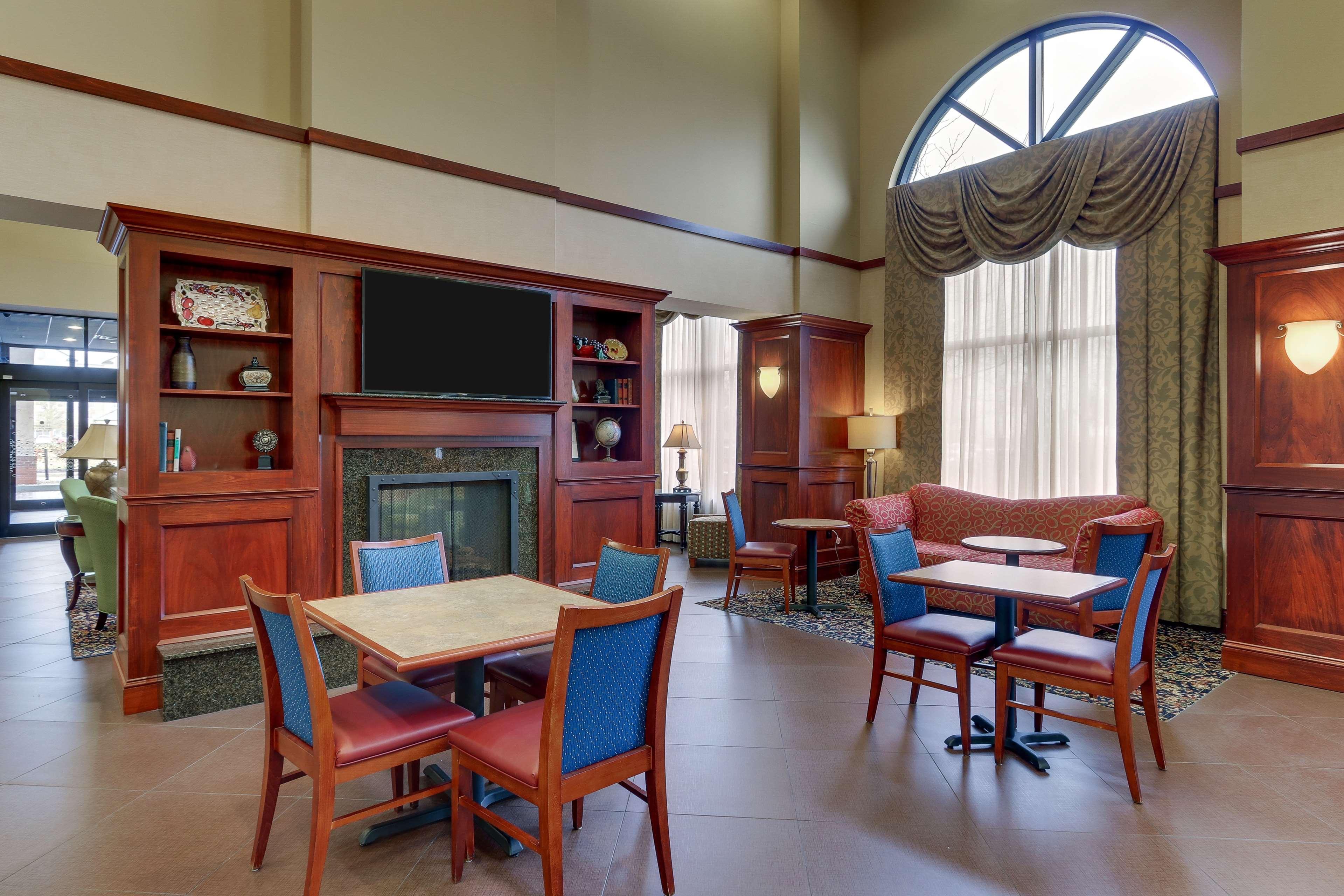 Hampton Inn & Suites Indianapolis-Airport Eksteriør bilde