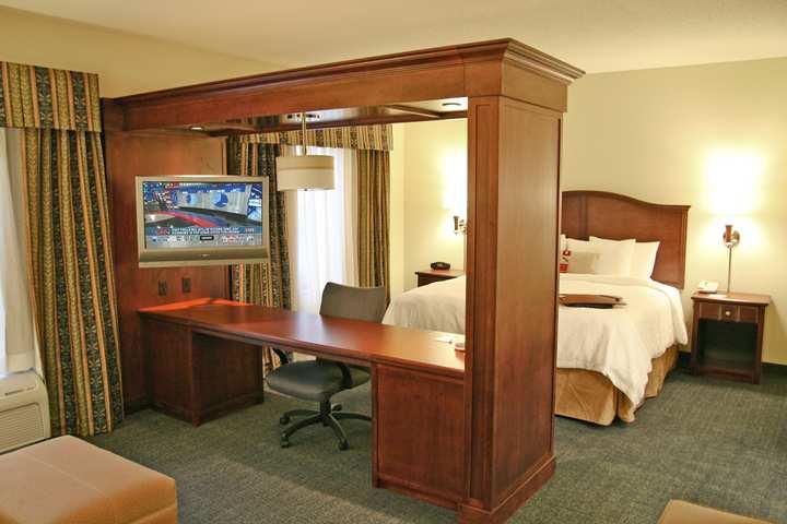 Hampton Inn & Suites Indianapolis-Airport Eksteriør bilde