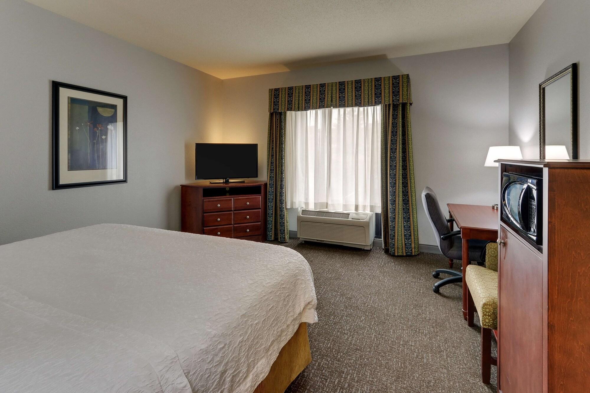Hampton Inn & Suites Indianapolis-Airport Eksteriør bilde