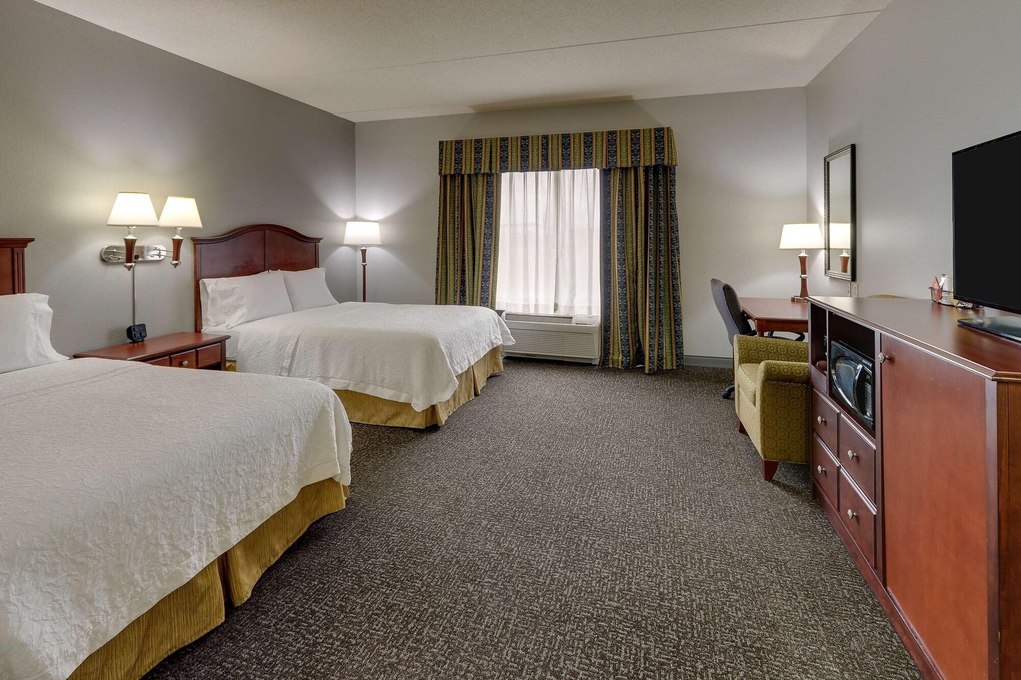 Hampton Inn & Suites Indianapolis-Airport Eksteriør bilde