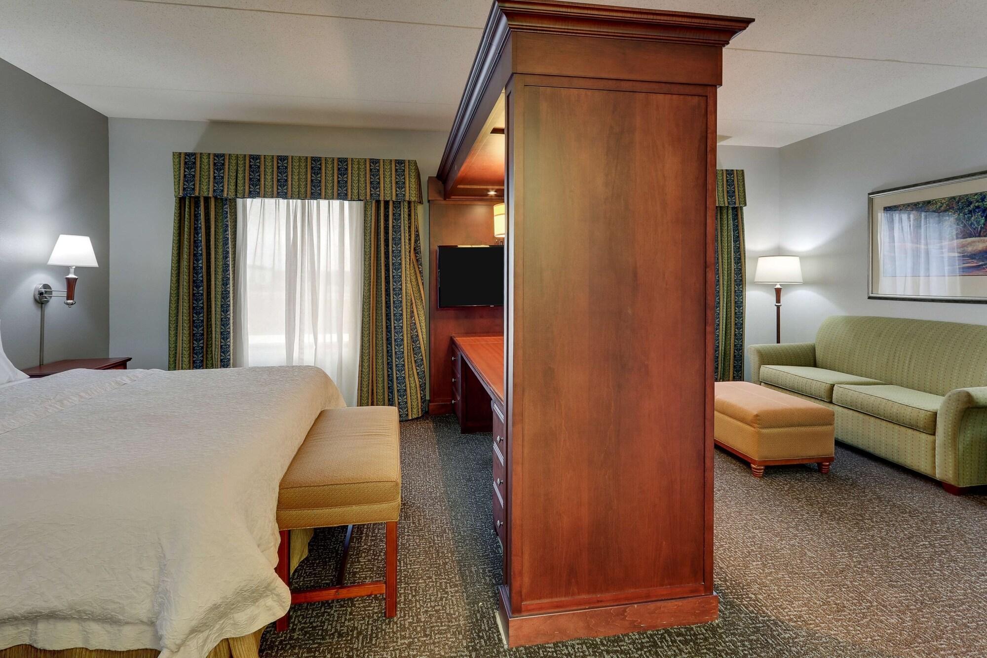 Hampton Inn & Suites Indianapolis-Airport Eksteriør bilde