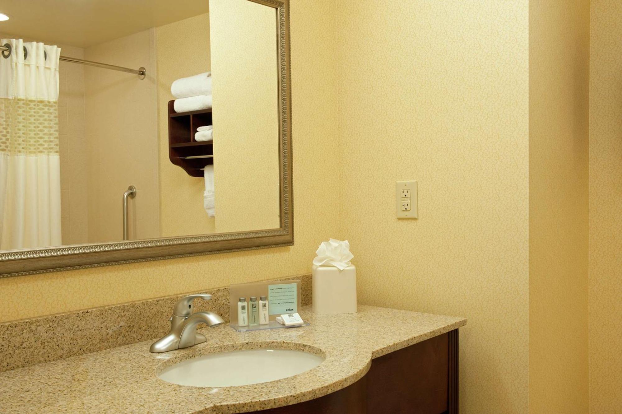 Hampton Inn & Suites Indianapolis-Airport Eksteriør bilde