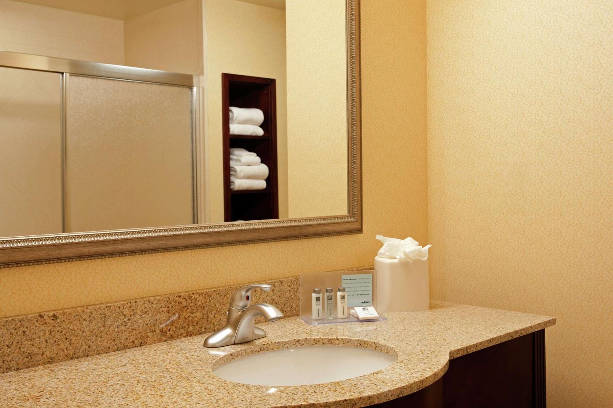 Hampton Inn & Suites Indianapolis-Airport Eksteriør bilde