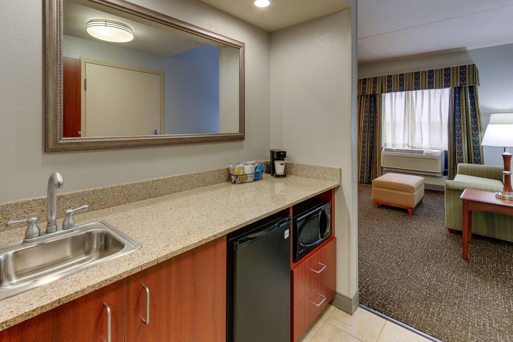 Hampton Inn & Suites Indianapolis-Airport Eksteriør bilde