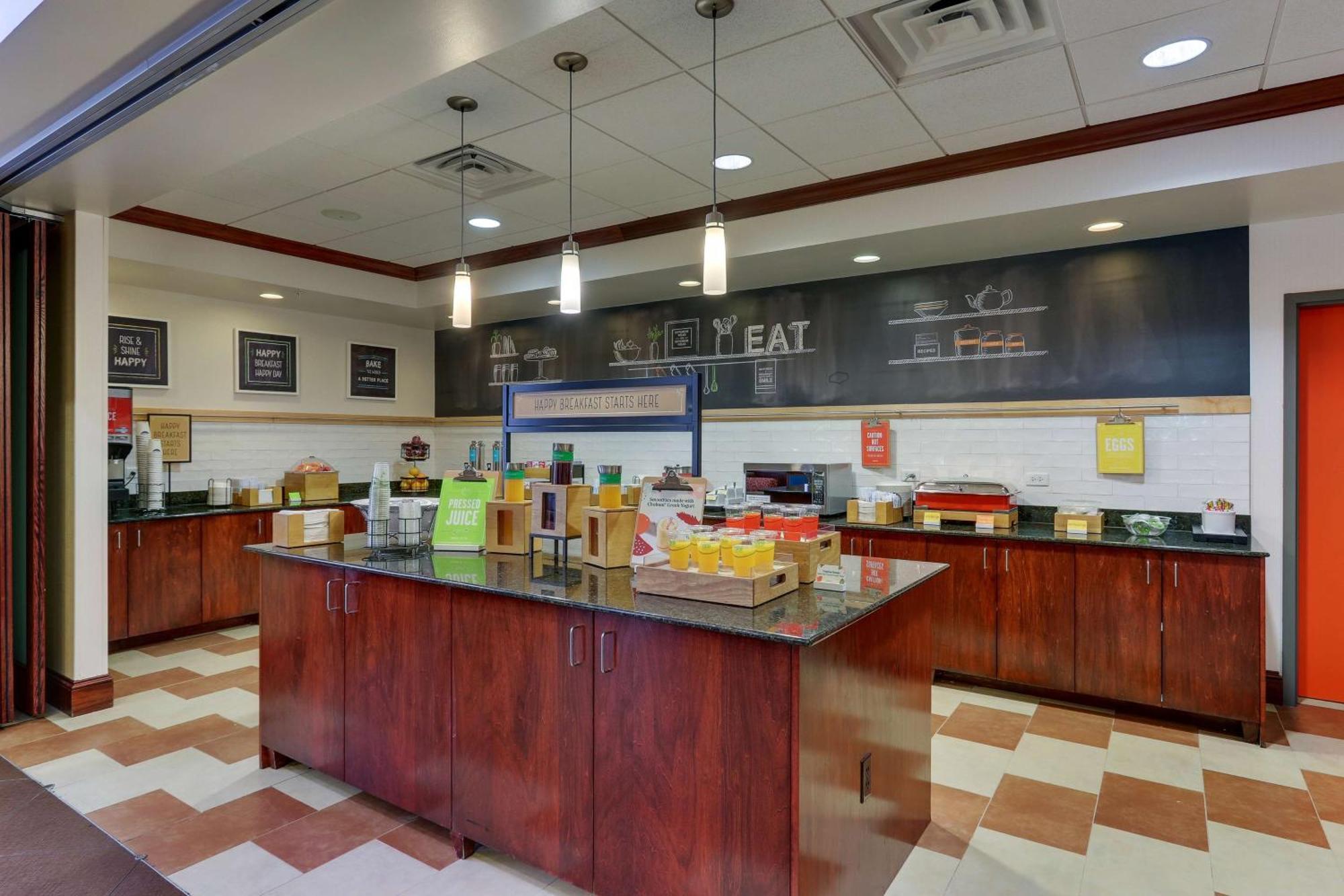 Hampton Inn & Suites Indianapolis-Airport Eksteriør bilde