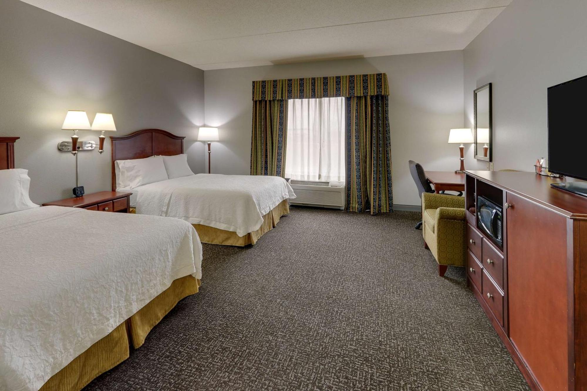 Hampton Inn & Suites Indianapolis-Airport Eksteriør bilde